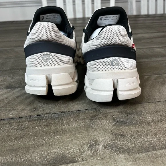 On Running White and Black Athletic Shoes - Picture 4 of 5